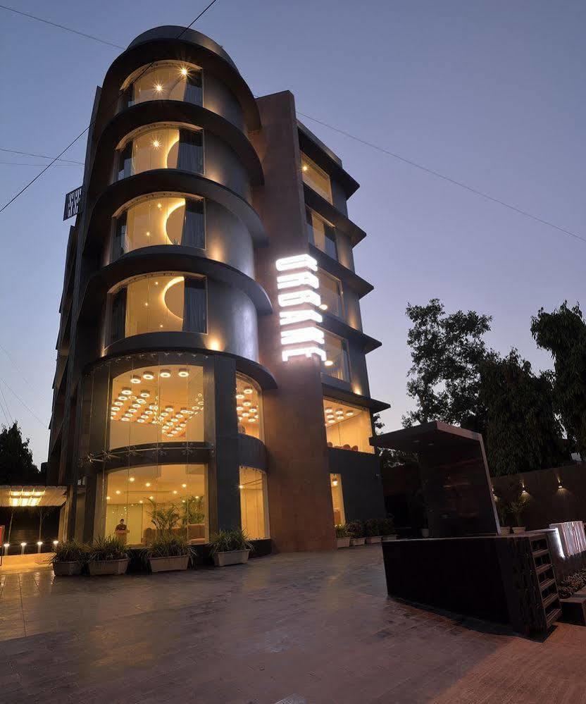 Urbane The Hotel Ahmedabad Exterior photo